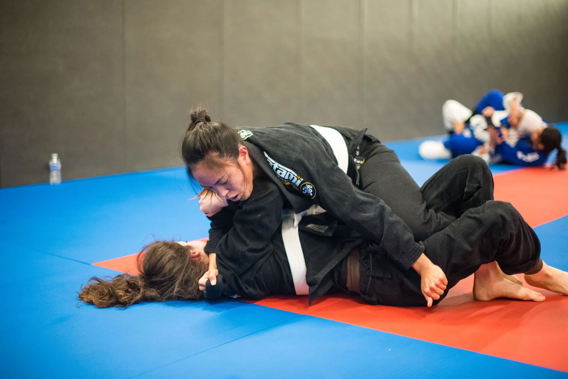 Combat entre pratiquantes au Ladies Mat Fifty du 14 janvier 2024