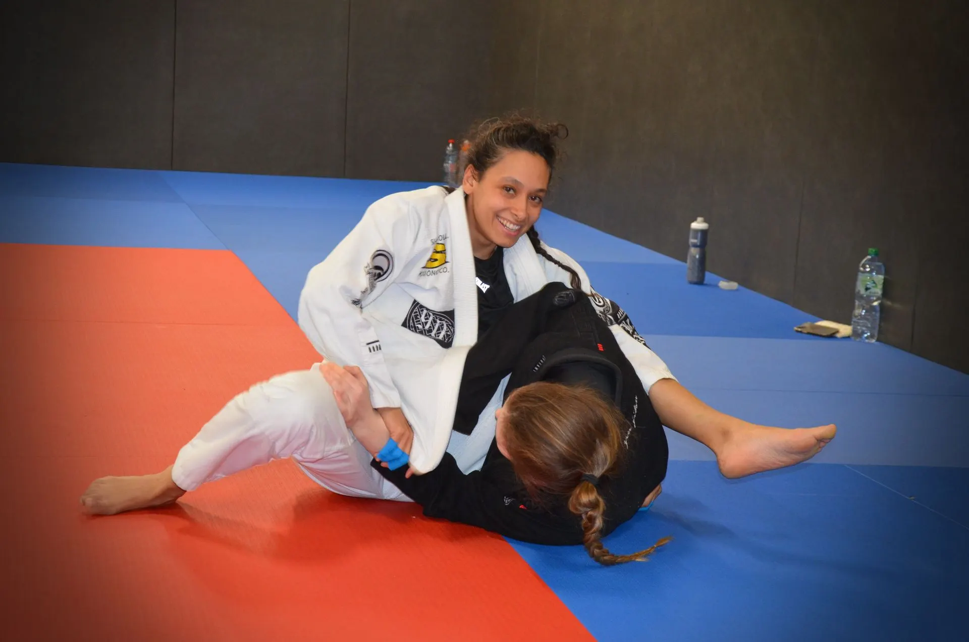 Combat entre pratiquantes au Ladies Mat Fifty du 10 mars 2024