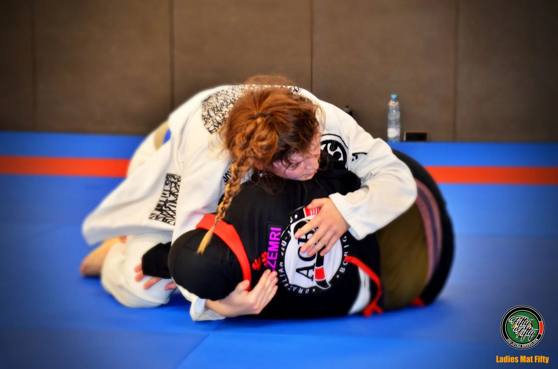 Combat entre pratiquantes au Ladies Mat Fifty du 17 novembre 2024