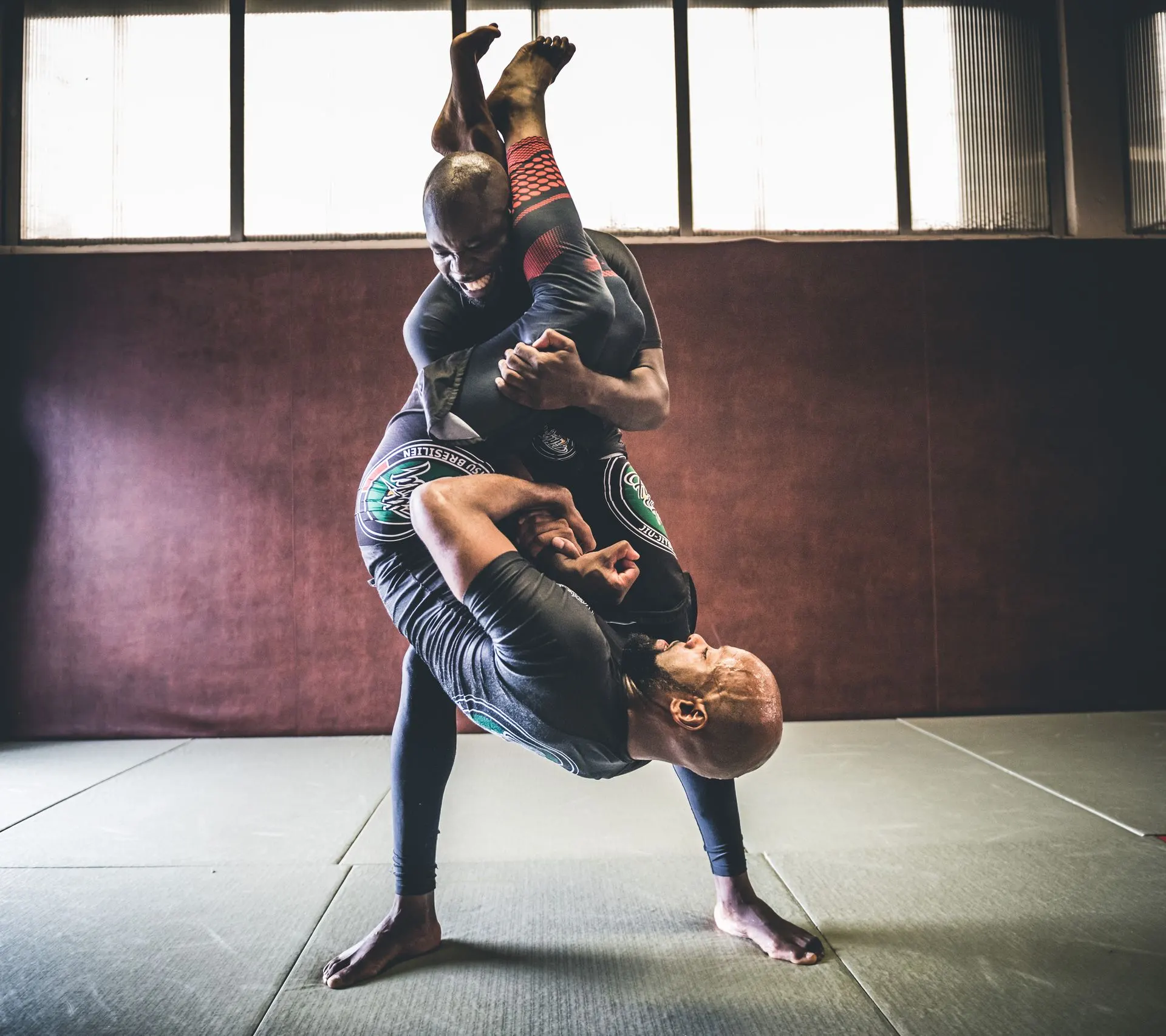 Clé de bras debout en No Gi